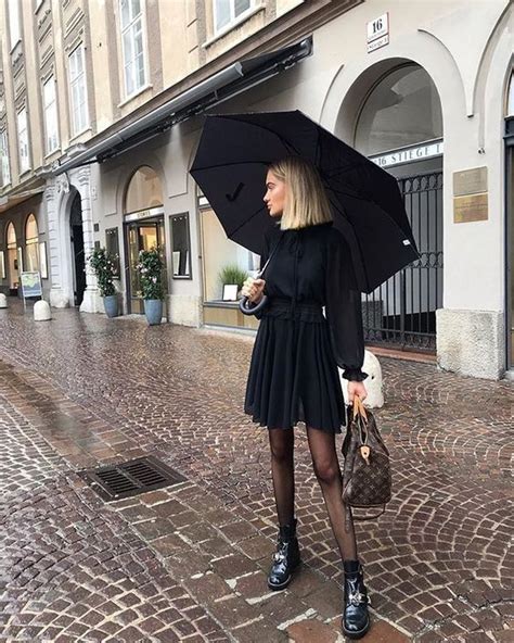 Dress Umbrella Black Outfit Streetstyle Autumn Inspiration