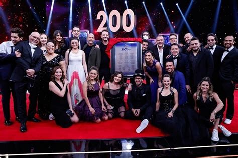 @faisirrito y la #familiadisfuncional son los protagonistas de este show de improvisación. Me Caigo de Risa llega a 200 emisiones y lo festejan con ...
