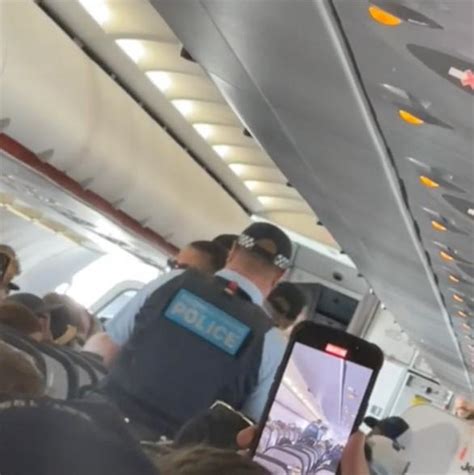 Plane Cheers As Drunk Karen Booted Off Jetstar Flight