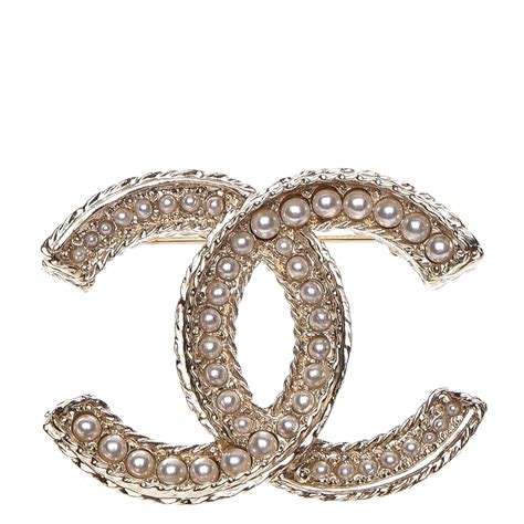 Chanel Pearl Cc Brooch Light Gold 226744