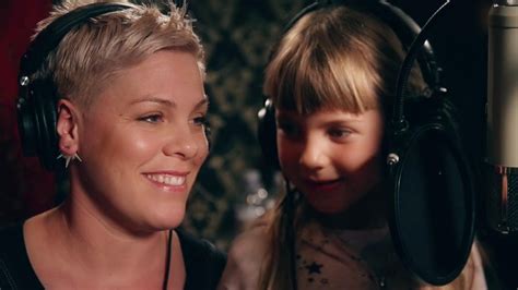 Watch Pinks 7 Year Old Daughter Willow Sweetly Sing With Her Mom Youtube