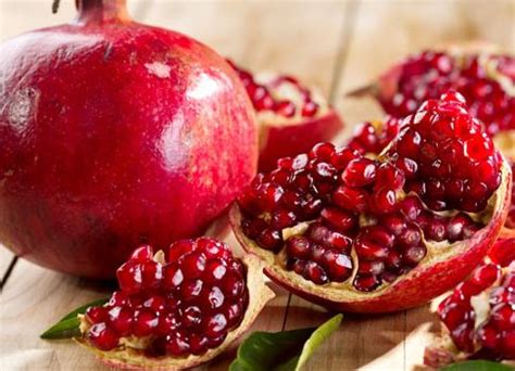 How to eat a pomegranate: Do You Eat Pomegranate Seeds? | Articles on Health