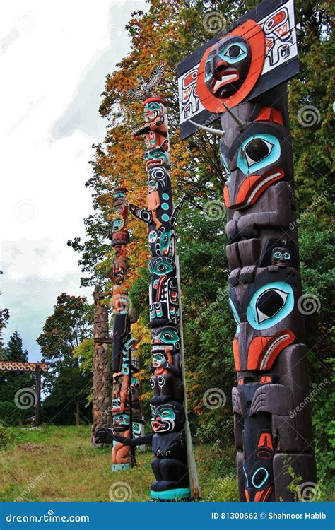 Totem Pole Fall Color Autumn Leaves City Landscape In Stanley Paark