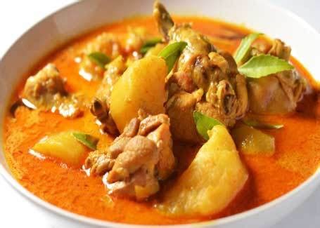 Opor ayam biasanya disajikan dengan ketupat atau lontong. RESEP & CARA MEMBUAT KARI AYAM PEDAS GURIH - Aneka Resep ...