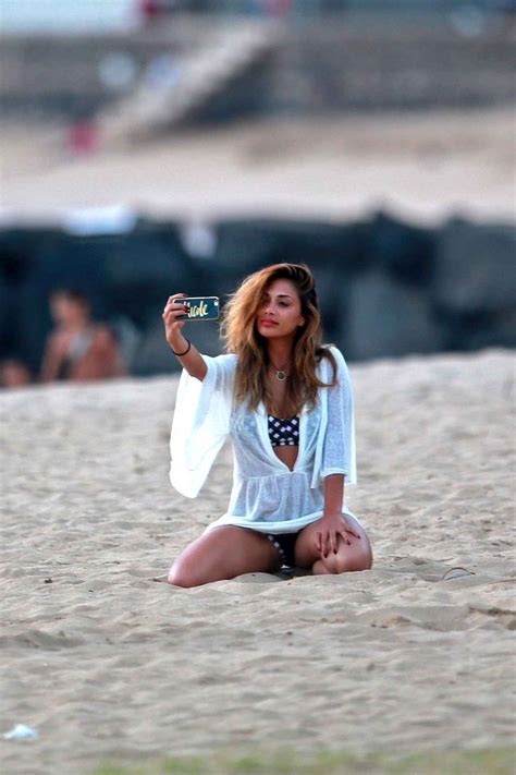 Nicole Scherzinger Taking A Selfie On The Beach In Hawaii April 2015
