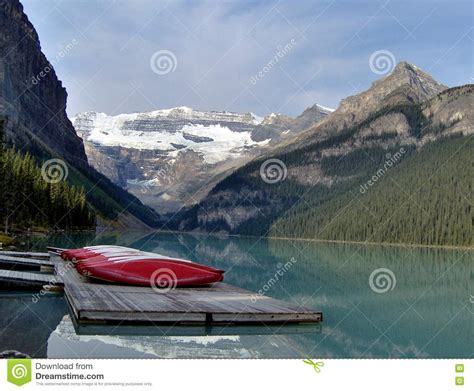 Red Canoes On Dock At Lake Louise Alberta Stock Image Image Of Calm