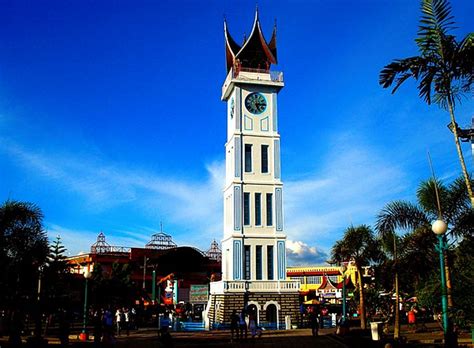Kota bukittinggi dan kabupaten agam, yang dikenal dengan panorama alam dan keragaman kuliner otentiknya, selama beberapa dekade sudah menjadi tujuan wisata. 7 Alasan Kenapa Harus Datang ke BukitTinggi