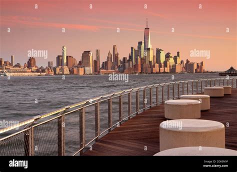 Hudson River Waterfront Walkway Hoboken Hi Res Stock Photography And
