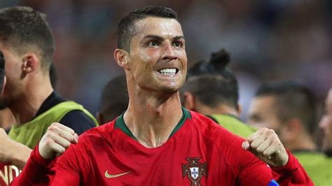 Ronaldo Grew Out His Beard After Chin Rubbing