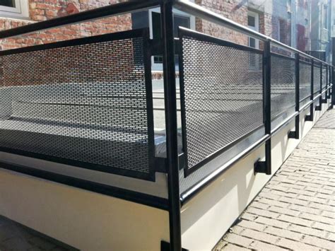 The next option is stainless steel railing. 49+ Modern Balcony Grill & Railing Designs of Steel & Iron ...