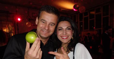 De moeder van genee viel even daarvoor van de trap, waardoor ze bewusteloos raakte. Bekende vaders doen mee aan spelshow Mijn vader is de ...