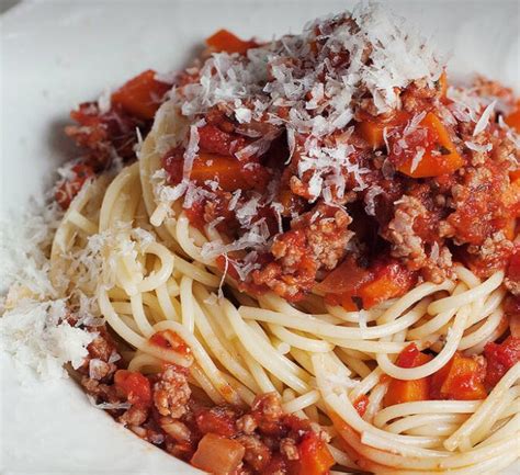 Simple Spaghetti Bolognese: Directions, calories, nutrition & more ...