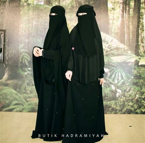 Pin By شيخ محمد شريف On Muslimah Niqab Hijab Fashion Fashion