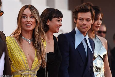 Harry Styles And Olivia Wilde To Live Together In The Uk Full Time