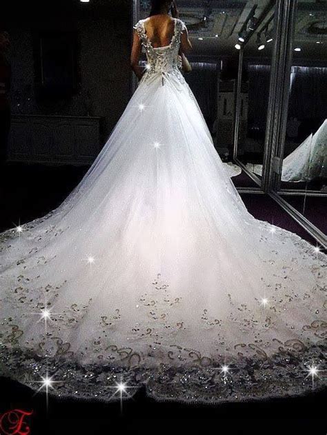 Long Train Wedding Dress Really Pretty Wedding Gown Pinterest