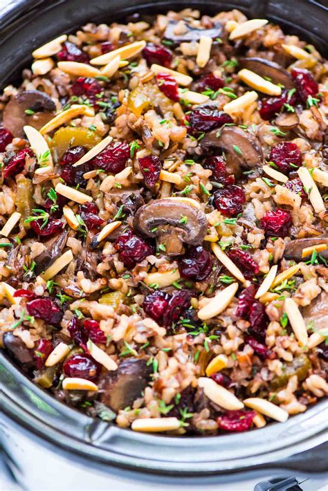 Kortkornet ris anbefales ikke, da de bliver klæbrige i crock potten. Crock Pot Stuffing with Wild Rice, Cranberries and Almonds