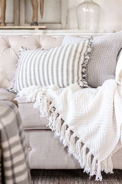 25 Best Sofa With Throw Blankets For Winter Decoration In 2020 Living