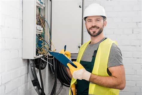 What Do Electricians Do Jobs And Responsibilities Neit
