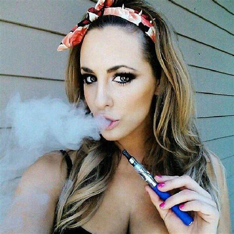Jessie Is Crazy Hawt When She S Vaping Ecigs Vapes Ecigarette