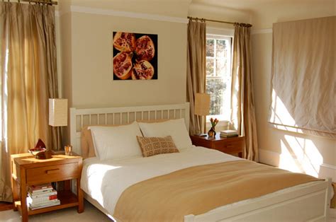 A beautiful calm and soothing earth tone bedroom. 20 Lovely Neutral Drapes for Bedroom | Home Design Lover