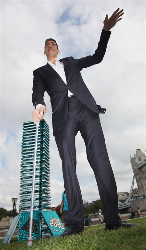 Sultan Kosen Photos Photos The New Tallest Man In The World Visits