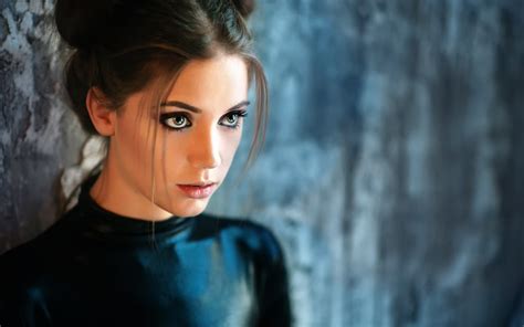 549728 Xenia Kokoreva Women Face Brunette Eyes Blurred Long Hair Model Fahrbar Wallpaper