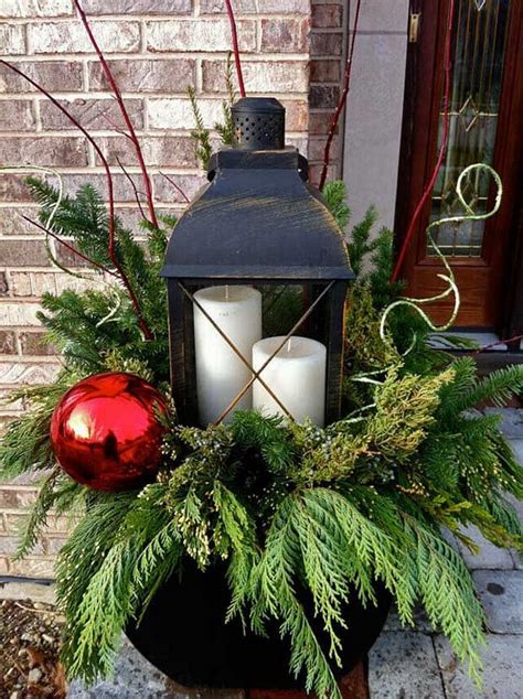 Festive Outdoor Holiday Planter Ideas To Decorate Your Front Porch For