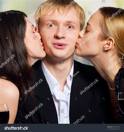 153709 Imagens De Two Girls Kissing Man Imagens Fotos Stock E Vetores