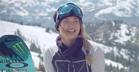 Who Is Chloe Kim The 17 Year Old Snowboarder In The 2018 Winter Olympics Hellogiggles