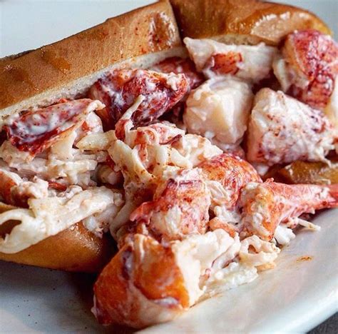 Lobster Roll Lobsters Cheesesteak Mouth Watering Hungry Rolls Ethnic Recipes Food Buns Essen