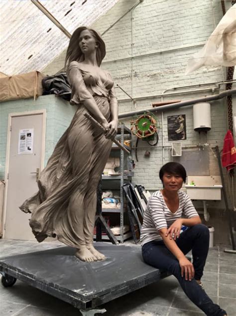 ENGI s CONPAPER 마치 살아있는 듯 한 여성 조각 작품 Life Sized Female Sculptures Inspired by the Graceful