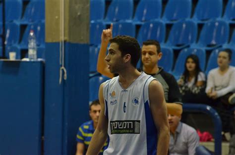 יפתח הינו קיבוץ אשר ממוקם בסמוך למצודת ישע ובמרחק נסיעה קצר מהערים קריית שמונה וראש פינה. בגלבוע גליל זועמים על זיו בן צבי: "שיתבייש לו, הוא מחוק פה ...