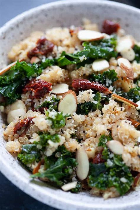 Ditch the rice and try quinoa instead! 5 Ingredient Healthy Kale and Quinoa Bowl | Kara Lydon