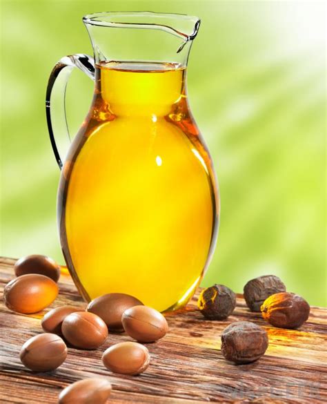 It contains many healthy antioxidants, vitamins and fatty acids that are not only great for your hair. How Do I Use Argan Oil for Hair? (with pictures)
