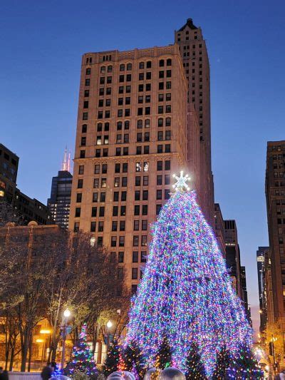 15 Places For Christmas And Holiday Lights In And Around Chicago 2021