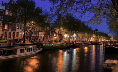 Turistit saavat jatkossakin ostaa kannabista Amsterdamissa