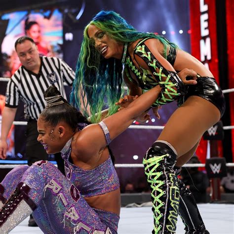 Photos The Boss And The Est Collide Jaw Dropping Championship Bout In 2021 Wrestling Divas