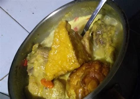 Check spelling or type a new query. Resep Opor kuning ayam, telor, tahu kulit coklat oleh Mega Audiary - Cookpad