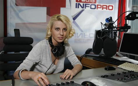 Alina Plugaru Vrea Sa Faca Un Top Al Pozitiilor Sexuale La Radio Infopro Stirileprotvro