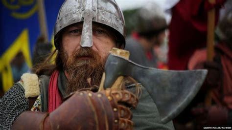 In Pictures Battle Of Hastings Re Enacted At Battle Abbey Bbc News