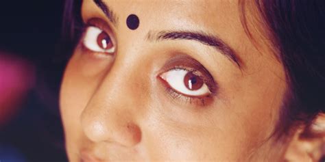 bindi what means the dot on the forehead of indian women