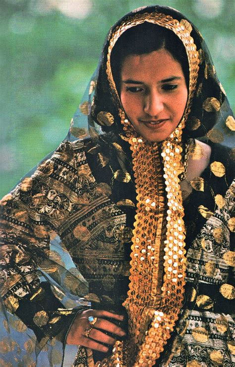 Woman Of Bahreïn Bahrain Clothes Traditional Outfits Female Images
