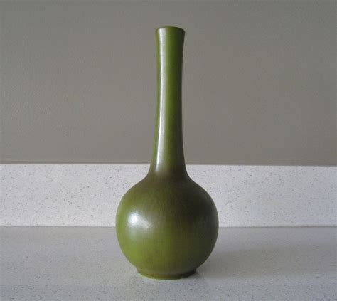 Mid Century Royal Haeger Olive Green Vase 28 00 Via Etsy Green Vase Olive Green Modern
