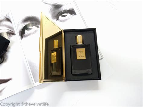 Jun 29, 2021 · last week, us citizen mark kilian was reunited with his dying father at a gold coast hospital after spending eight days in quarantine and hiring a $15,000 chartered jet to fly up from sydney. The Contrast of Gold & Darkness in Scent - Woman in Gold By Kilian - The Velvet Life