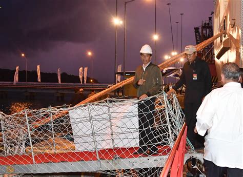 Kapal Pembangkit Listrik Beroperasi Presiden Jokowi Listrik Cukup