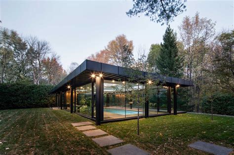 A Glass House Inspired Pavilion Houses An Indoor Swimming Pool Make House Cool