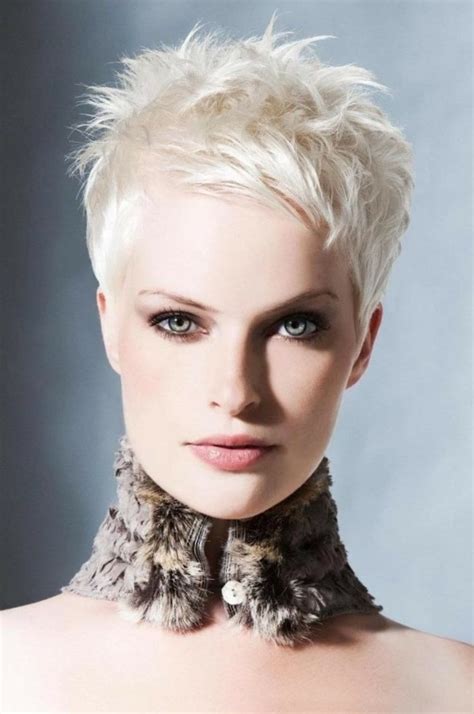 Tendance : 19 plus belles idées coiffure courte femme très ...