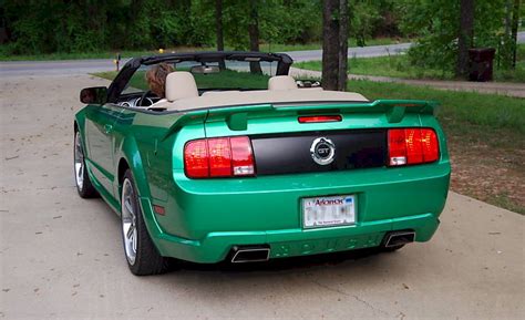 Green 2005 Ford Mustang Convertible Photo Detail