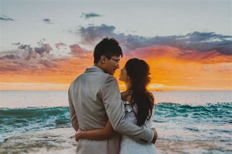 Gaya Berfoto Dengan Pasangan Di Pantai Yang Romantis Dan Menarik
