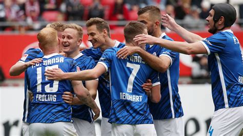 2 Bundesliga Hansa Rostock Gewinnt Gegen Den 1 Fc Kaiserslautern